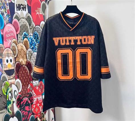 tappetio grande louis vuitton|louis vuitton football player.